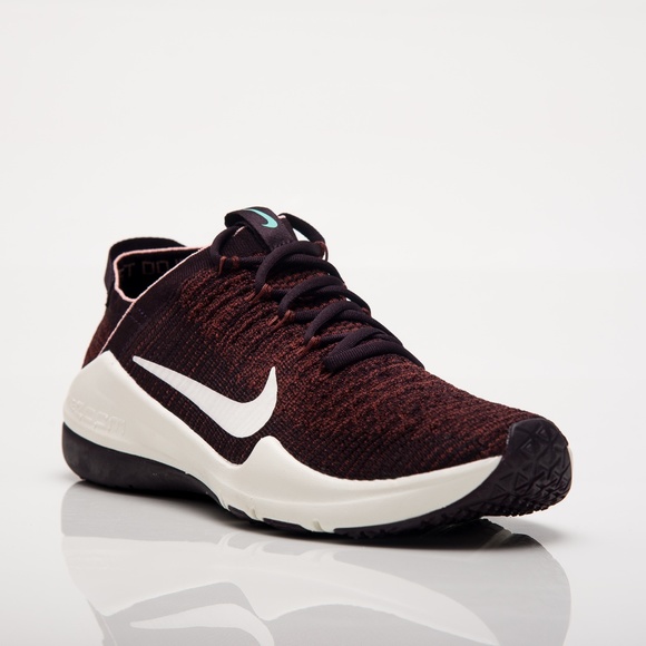 nike training air zoom fearless trainers in white and lime